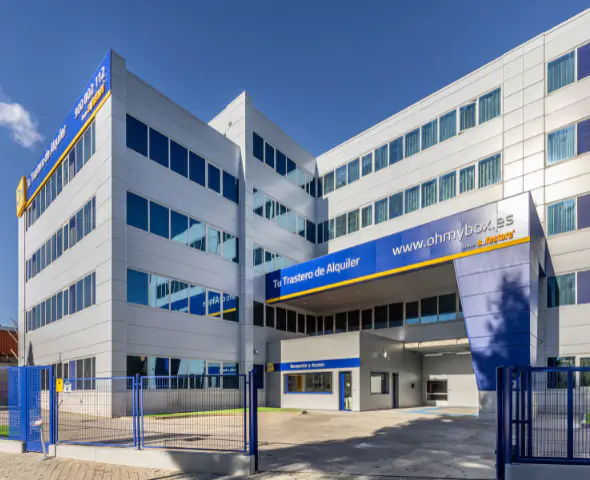 1-OMB-Barajas-store-front_590_0.png